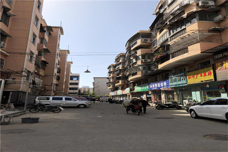 出售泰安苗圃小区3室2厅1卫123.96平简单装修